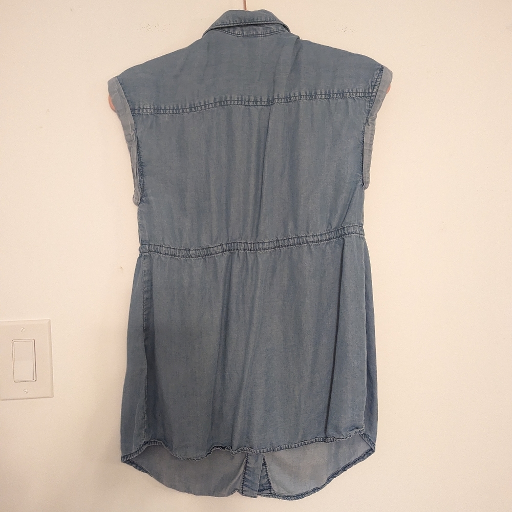 H&M chambray maternity button-up - Picture 2 of 3